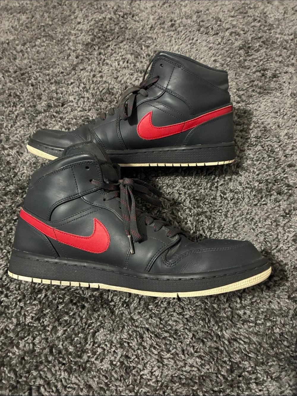 Jordan 1 mid